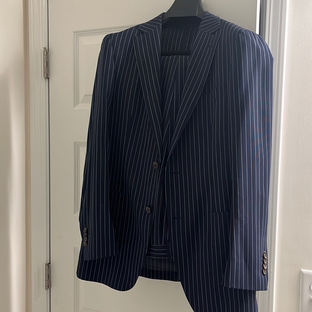 Suit supply pin strip suit
32w - 30L